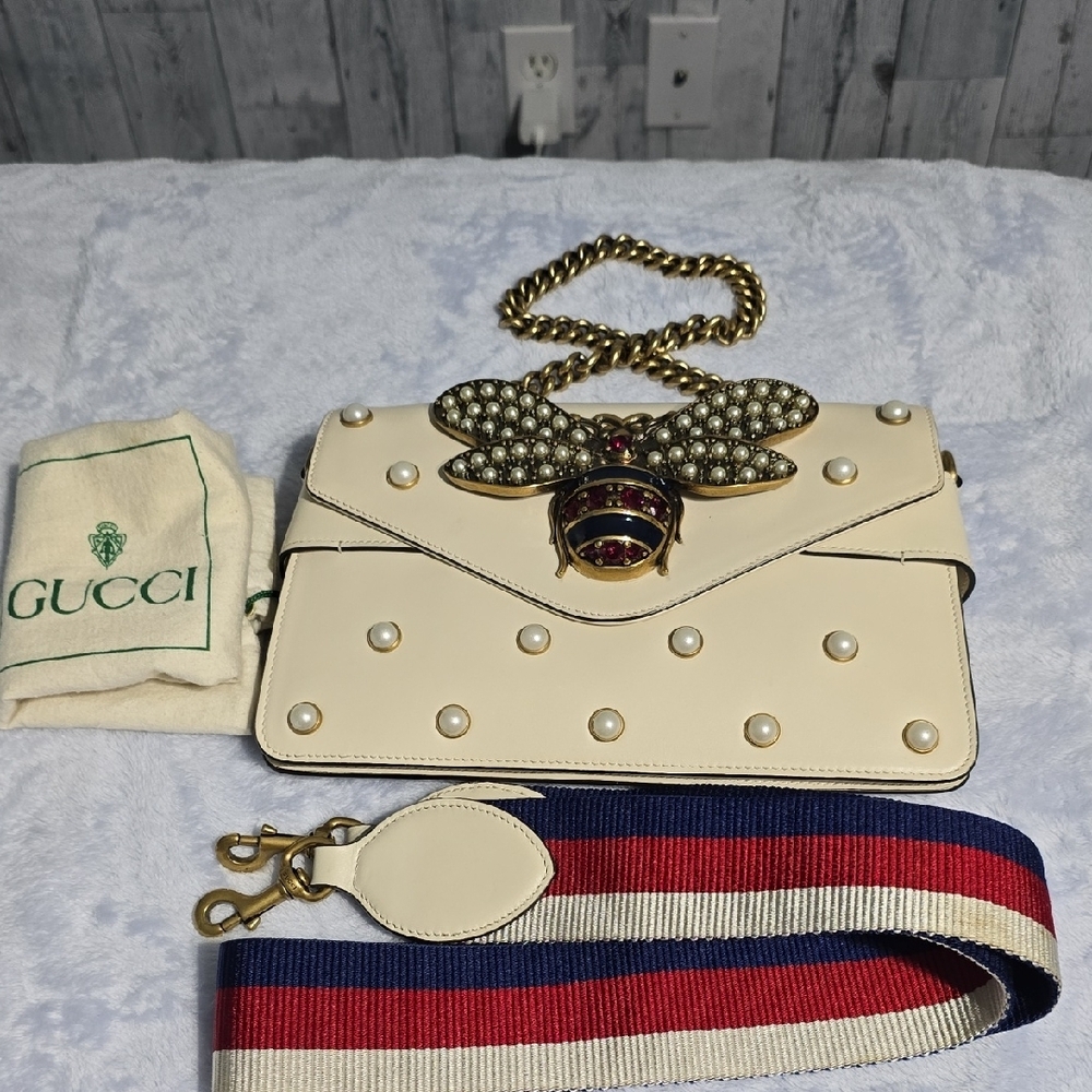 Gucci Cream Clutch with Crystal Bee Embellishment - Picture 3 of 16